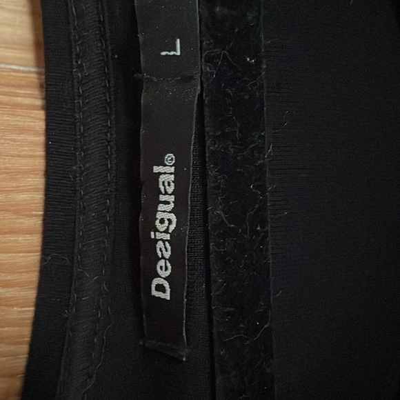 Desigual tunic. Size Large. Black with colourful flowers and embroidery. - Picture 7 of 7